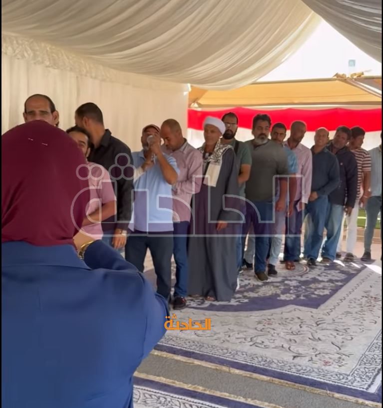 زحام أمام مقر السفارة المصرية بأبوظبي لمشاركة في الانتخابات الرئاسية
