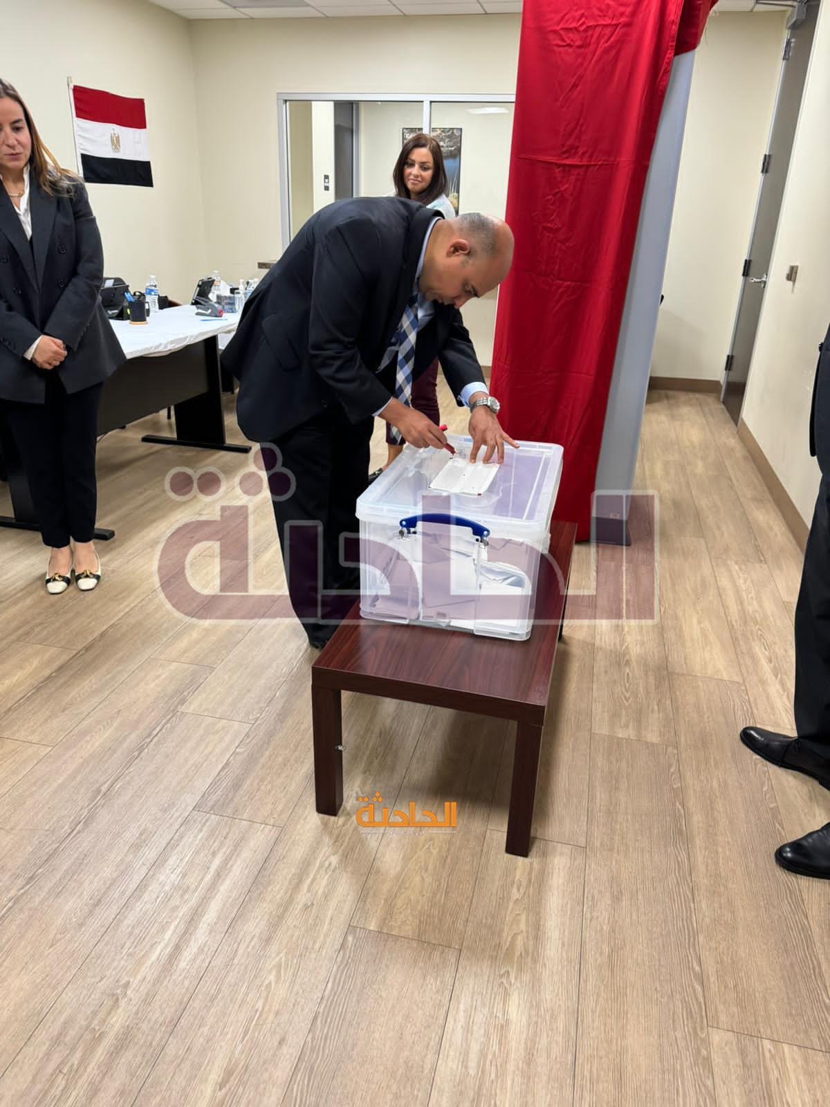 إقبال كثيف من المصريين بالخارج يدلون بأصواتهم في الانتخابات بالخارج