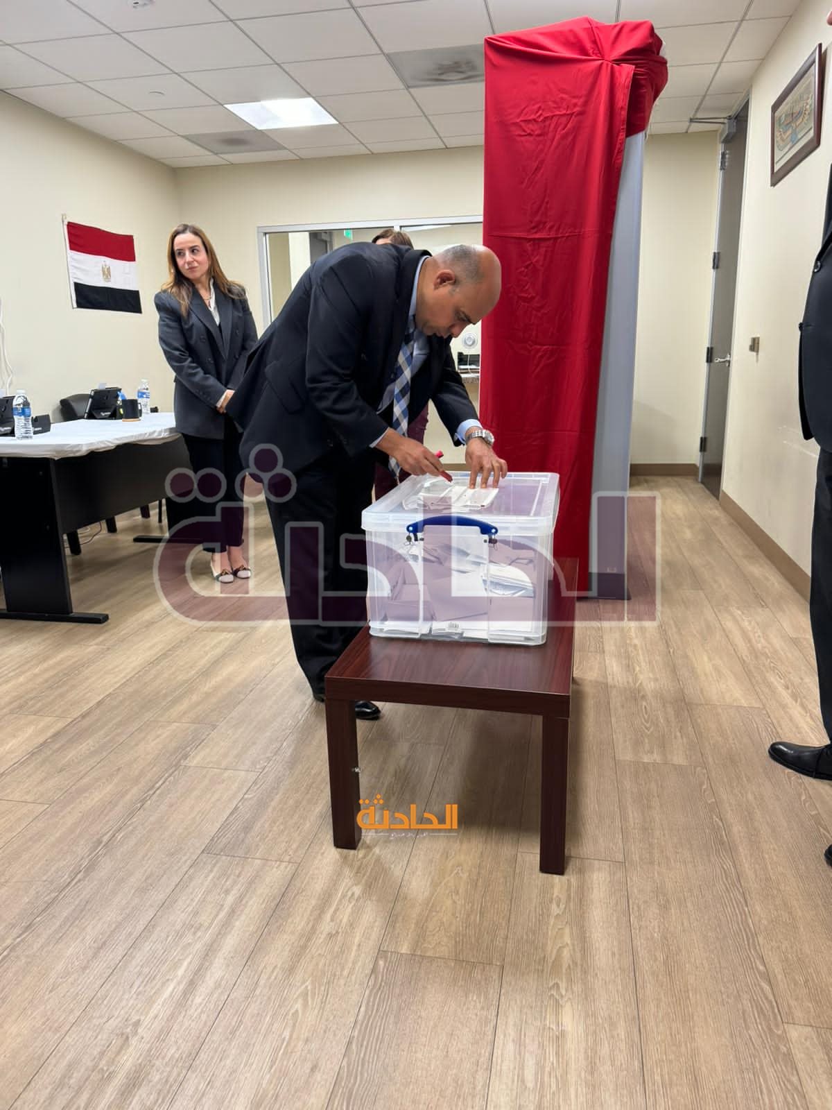 إقبال كثيف من المصريين بالخارج يدلون بأصواتهم في الانتخابات بالخارج