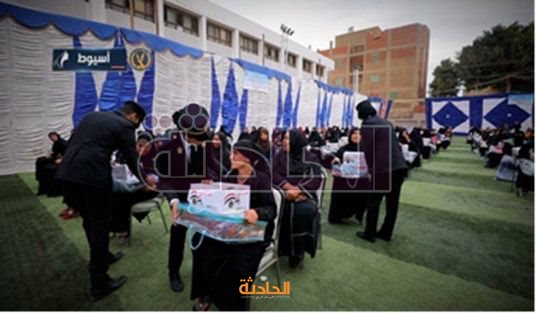 الداخلية: توزيع مساعدات عينية على المرأة المعيلة بالمحافظات