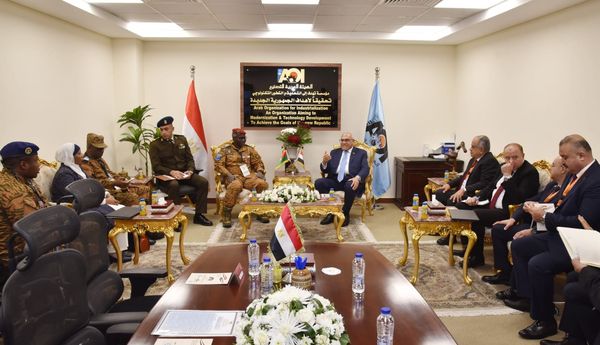 رئيس العربية للتصنيع يبحث مع وزير دفاع بوركينافاسو