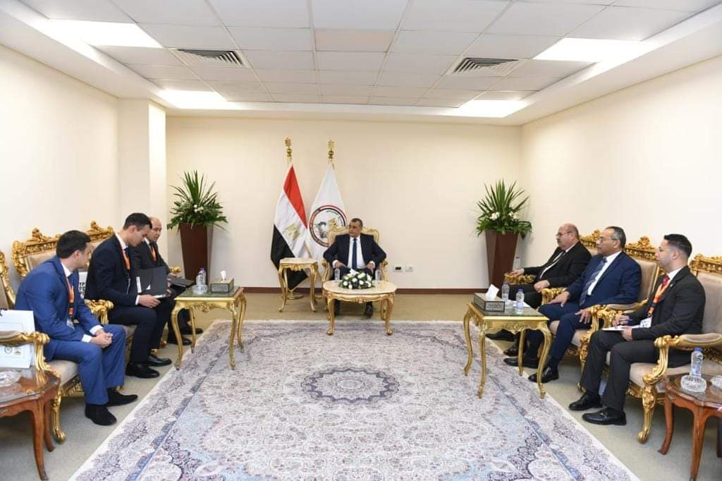 وزير الإنتاج الحربي يبحث مع مسئولين من صربيا و أوزباكستان