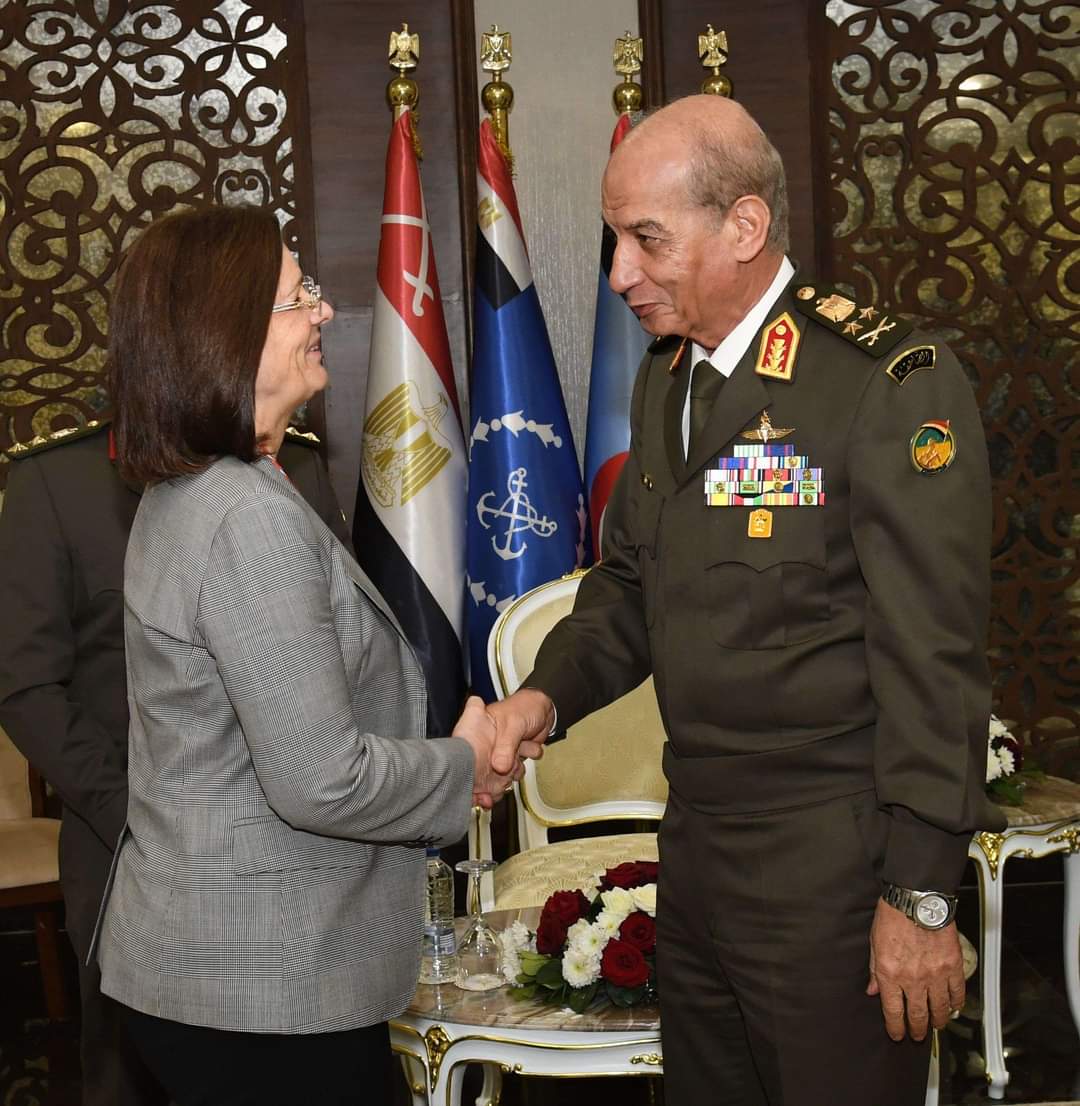 وزير الدفاع ورئيس الأركان يعقدان لقاءات مع قادة الوفود العسكرية
