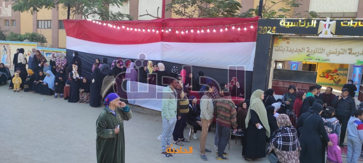 احتشاد أمام لجان 15 مايو ومدينة بدر�للإدلاء بأصواتهم