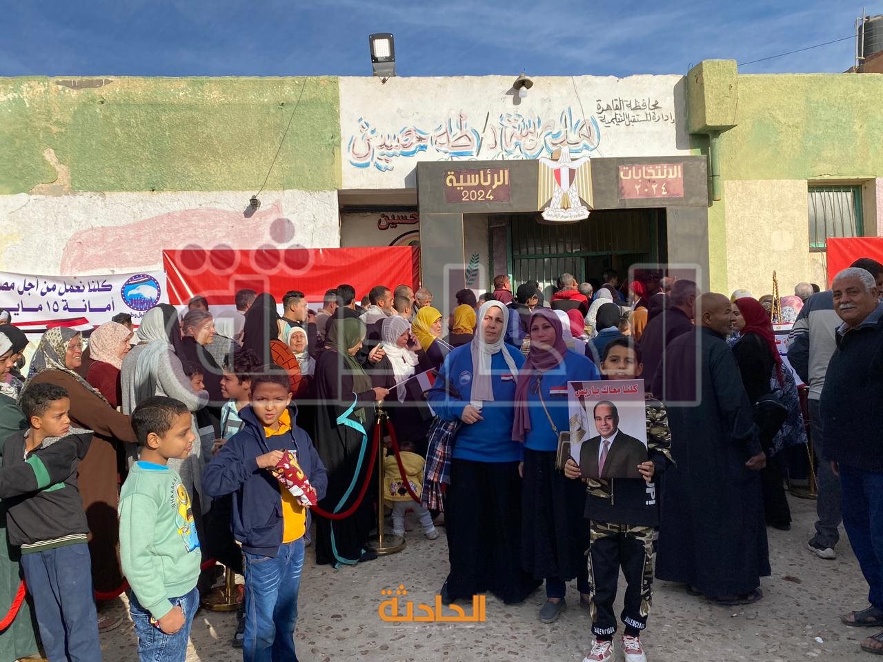احتشاد أمام لجان 15 مايو ومدينة بدر�للإدلاء بأصواتهم