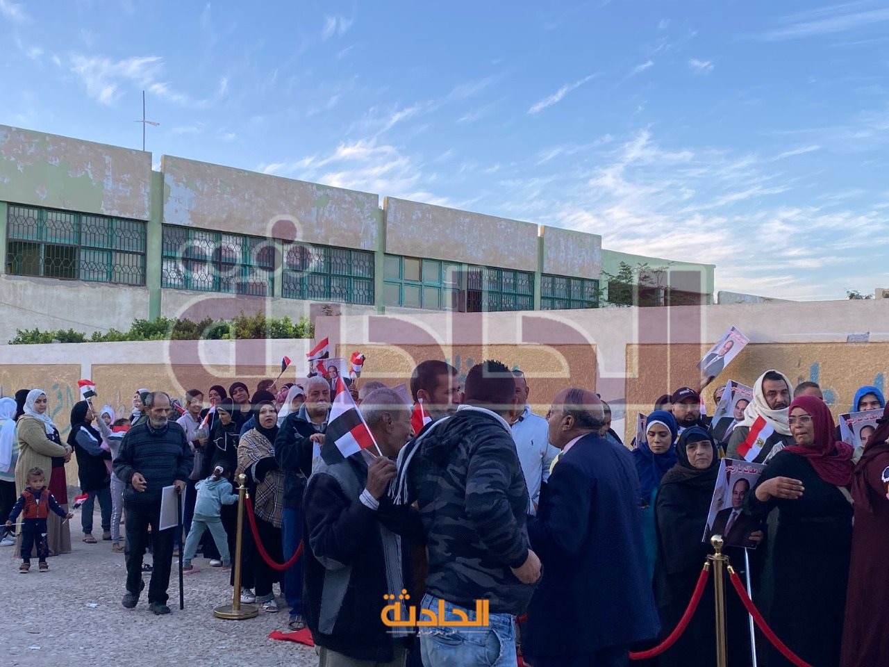 احتشاد أمام لجان 15 مايو ومدينة بدر�للإدلاء بأصواتهم