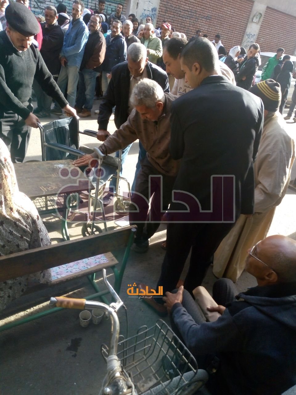 أمن القاهرة يساعد كبار السن والحالات الإنسانية في الإدلاء بصوتهم