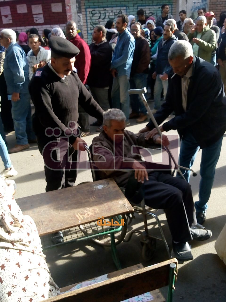 أمن القاهرة يساعد كبار السن والحالات الإنسانية في الإدلاء بصوتهم