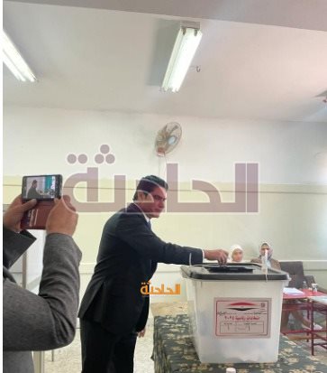 عبد الباسط حمود يدلى بصوته في الانتخابات الرئاسية