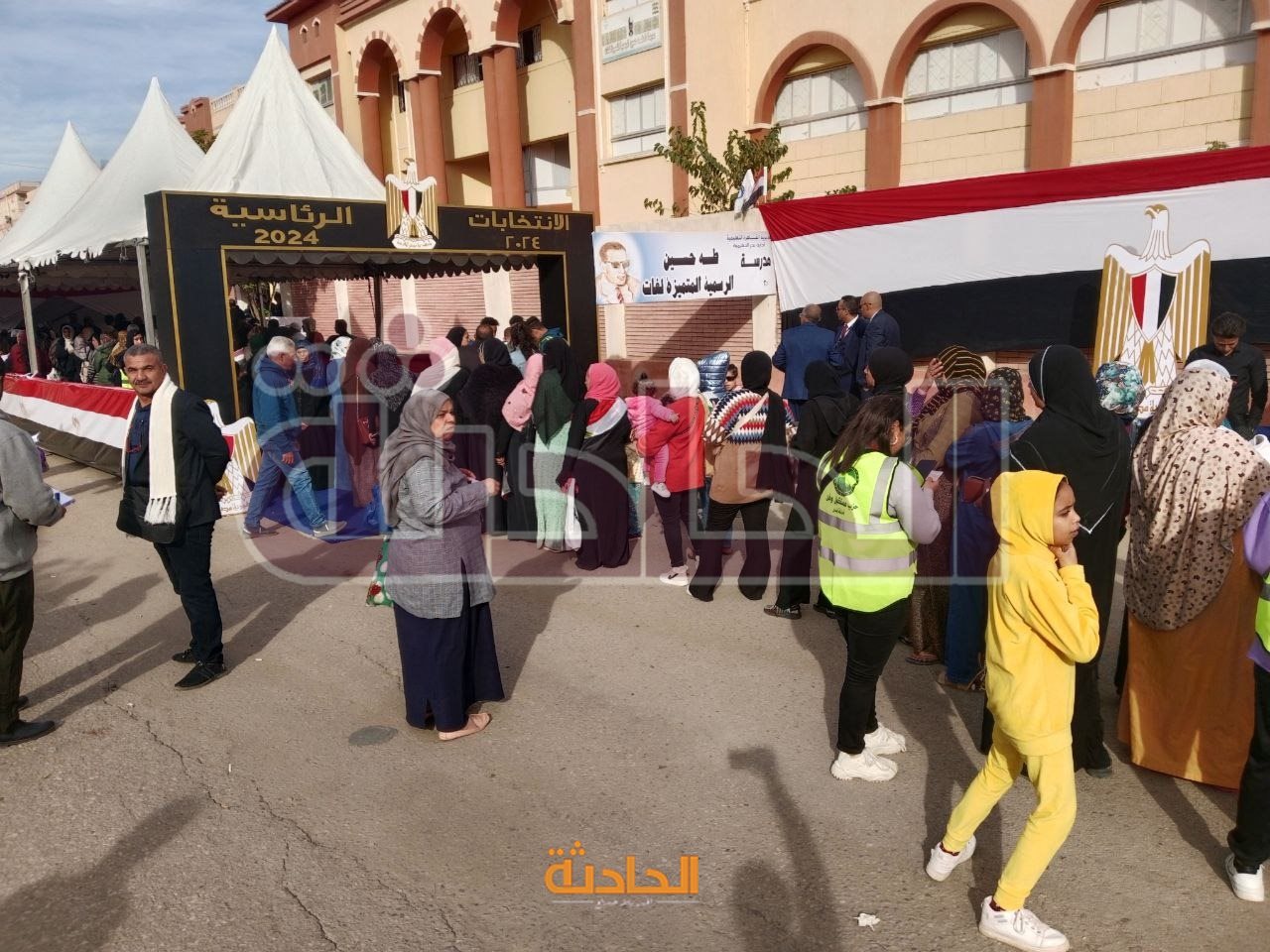 اللجان الانتخابية بمنطقتي الظاهر وبدر تستقبل الناخبين