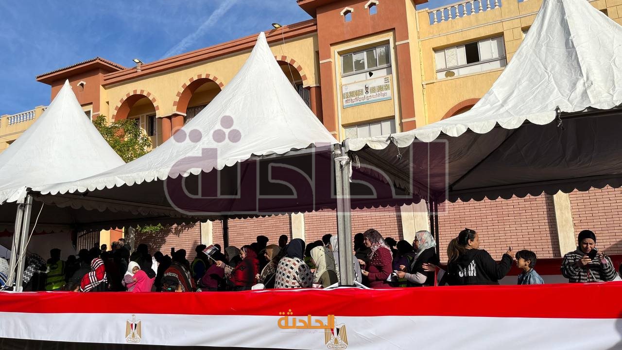 اللجان الانتخابية بمنطقتي الظاهر وبدر تستقبل الناخبين