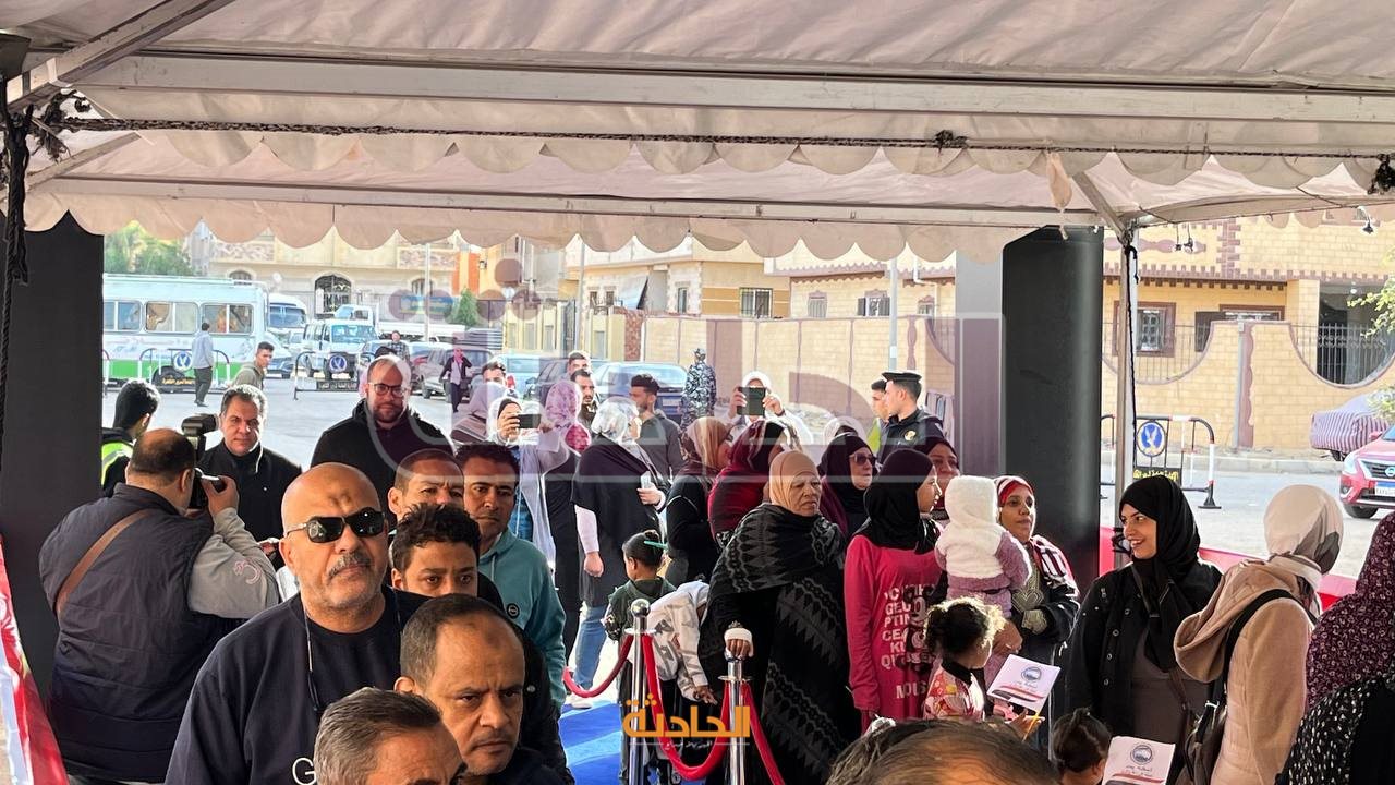 اللجان الانتخابية بمنطقتي الظاهر وبدر تستقبل الناخبين
