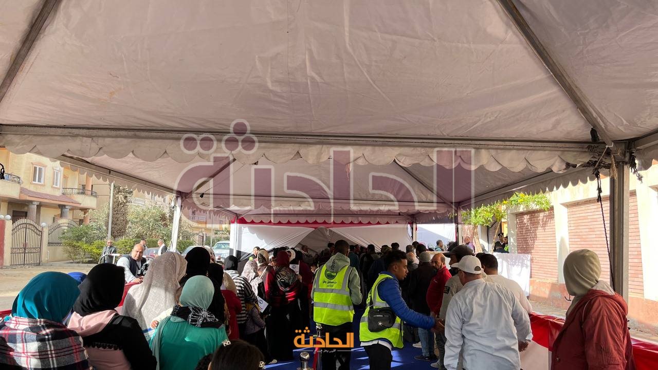 اللجان الانتخابية بمنطقتي الظاهر وبدر تستقبل الناخبين