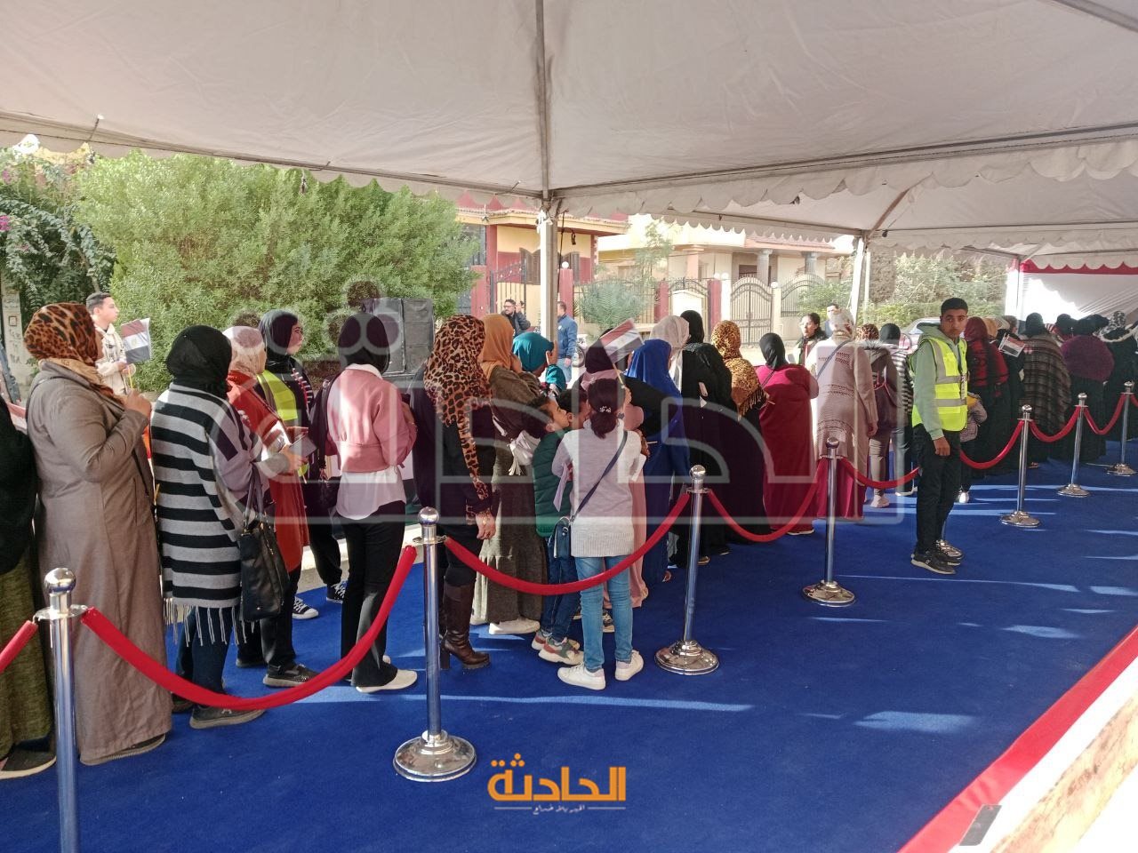 اللجان الانتخابية بمنطقتي الظاهر وبدر تستقبل الناخبين