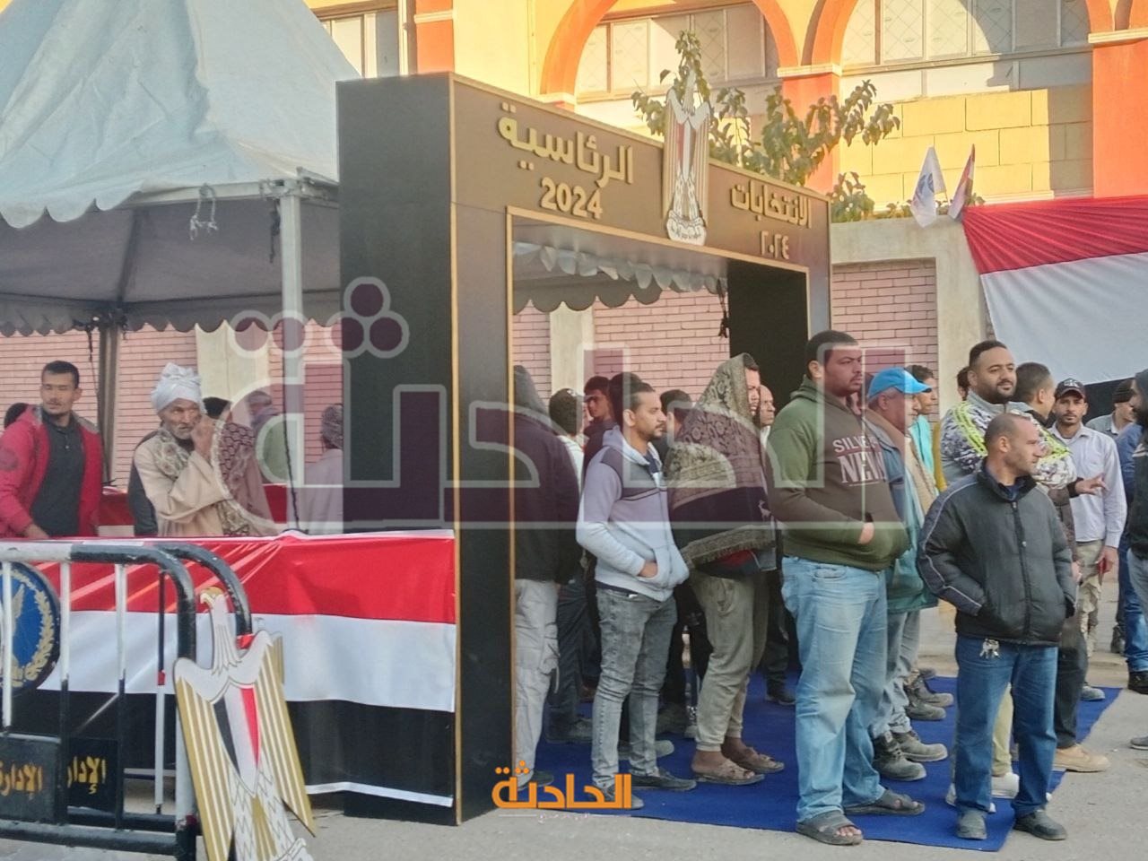 اللجان الانتخابية بمنطقتي الظاهر وبدر تستقبل الناخبين