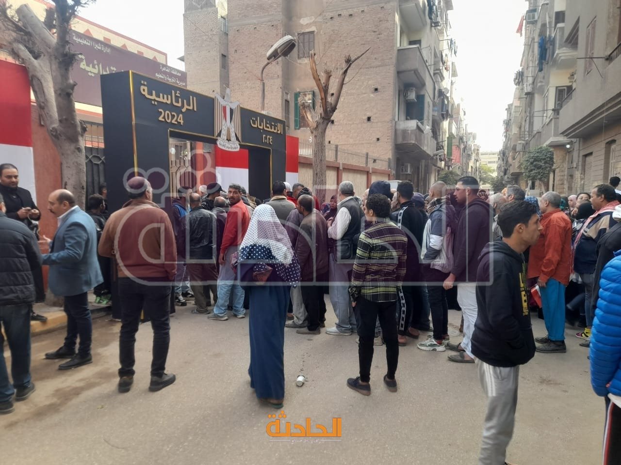 إقبال كثيف لمواطني شبرا للإدلاء بأصواتهم وكراسي متحركة لكبار السن