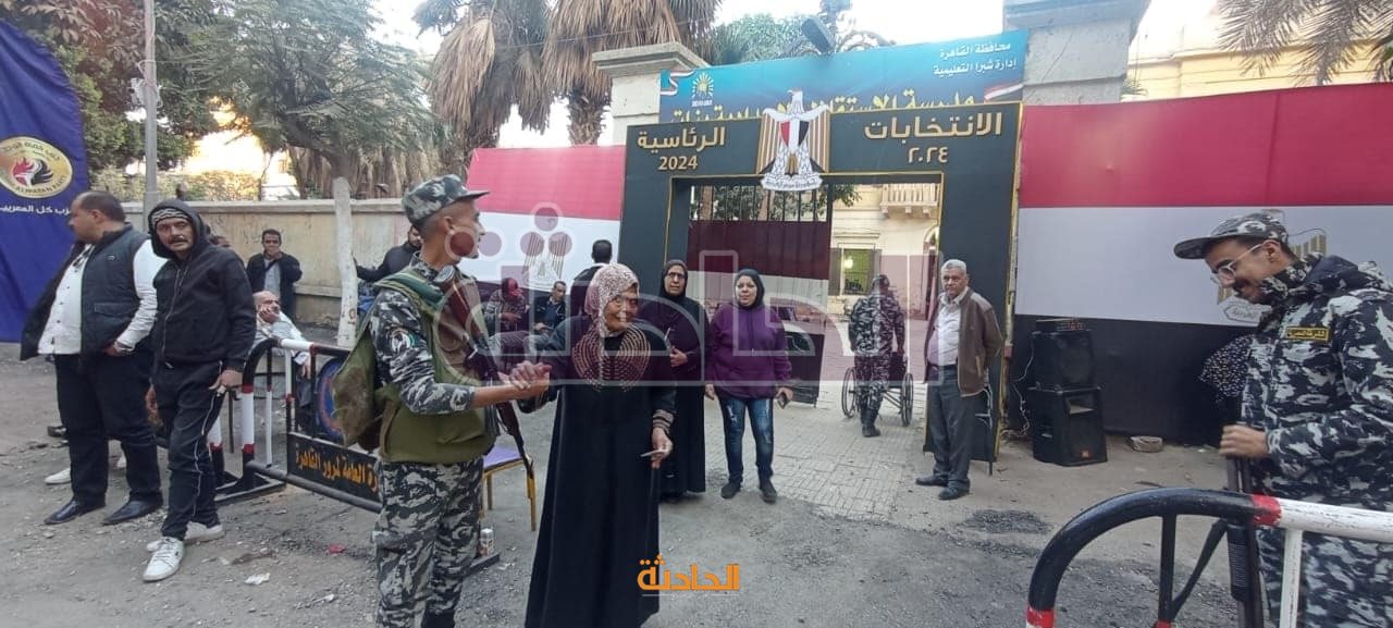إقبال كثيف لمواطني شبرا للإدلاء بأصواتهم وكراسي متحركة لكبار السن