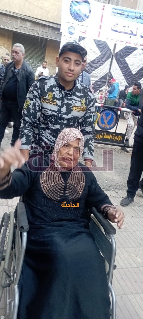 إقبال كثيف لمواطني شبرا للإدلاء بأصواتهم وكراسي متحركة لكبار السن