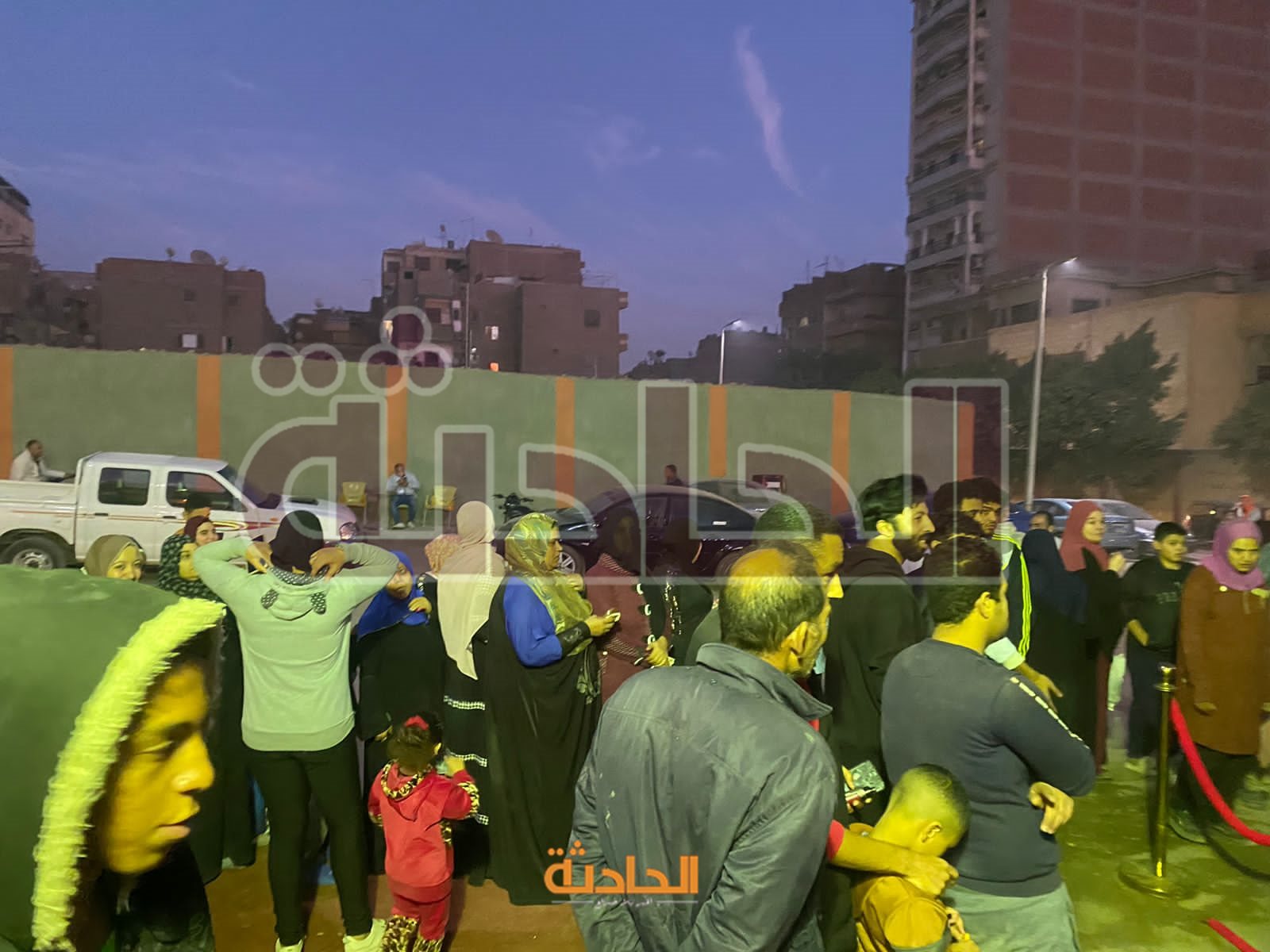 زحام من المواطنين أمام لجان الانتخابات الرئاسية في حلوان