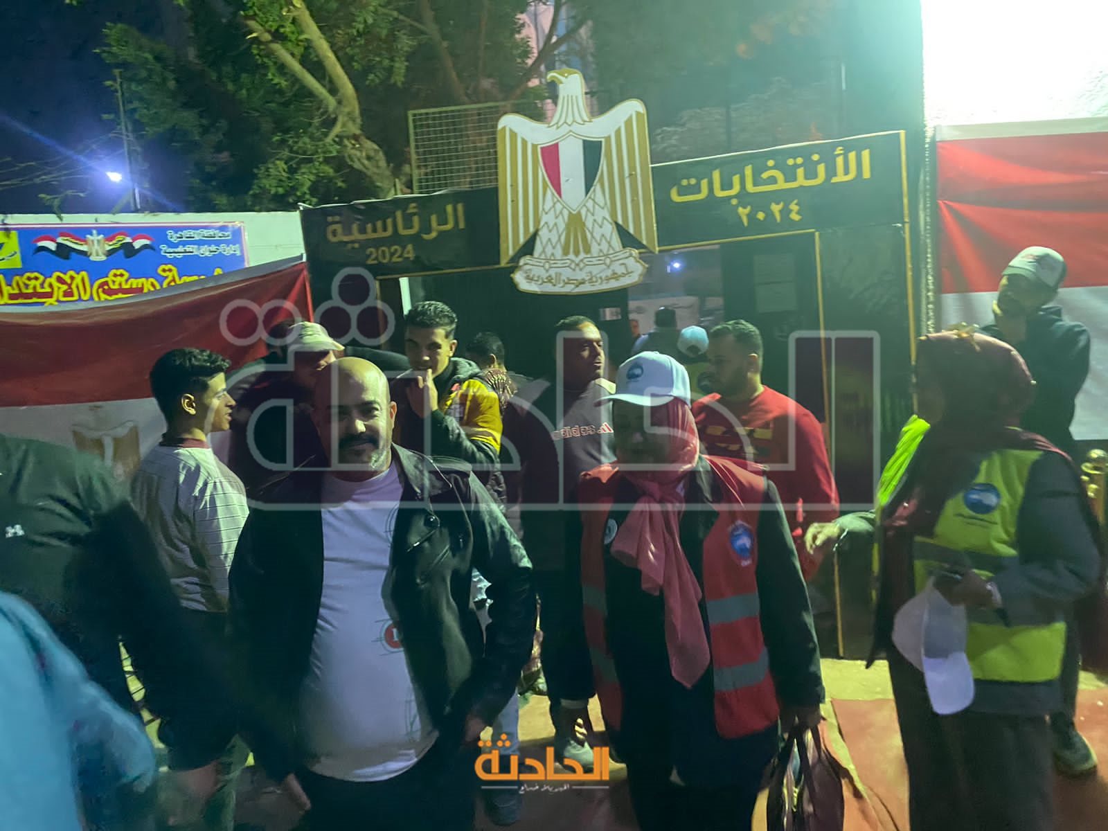 زحام من المواطنين أمام لجان الانتخابات الرئاسية في حلوان