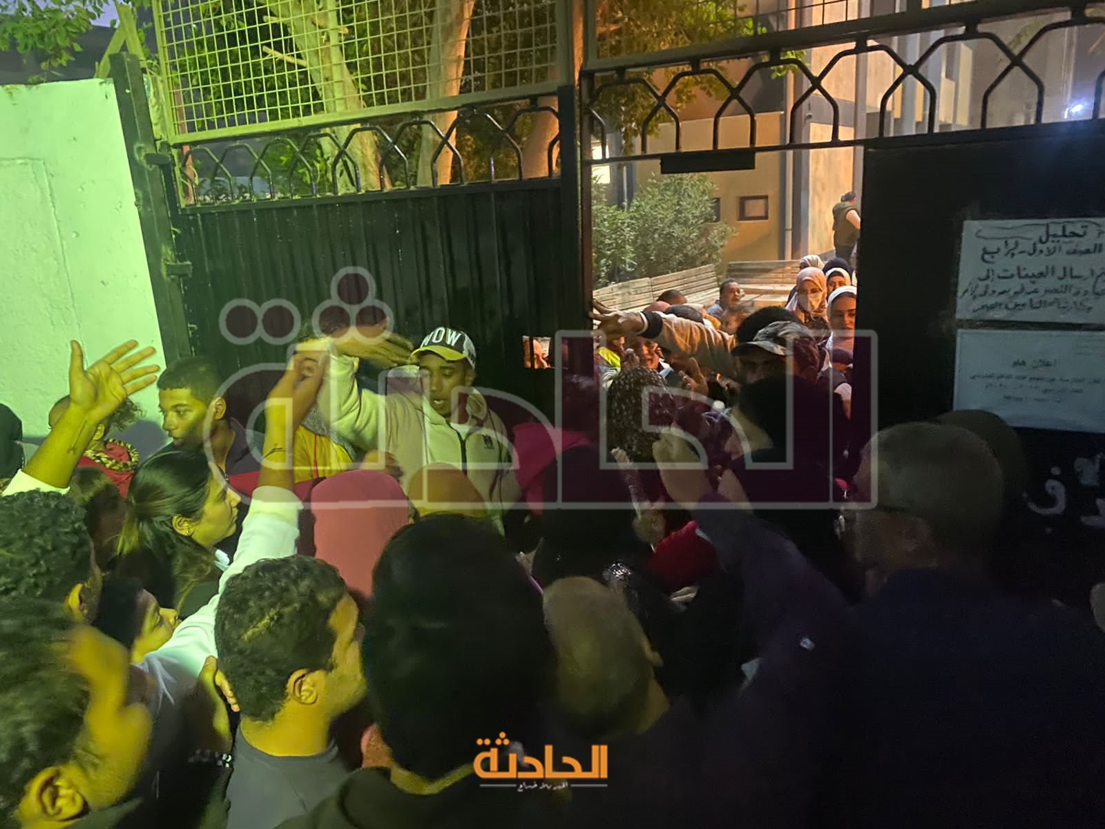 زحام من المواطنين أمام لجان الانتخابات الرئاسية في حلوان