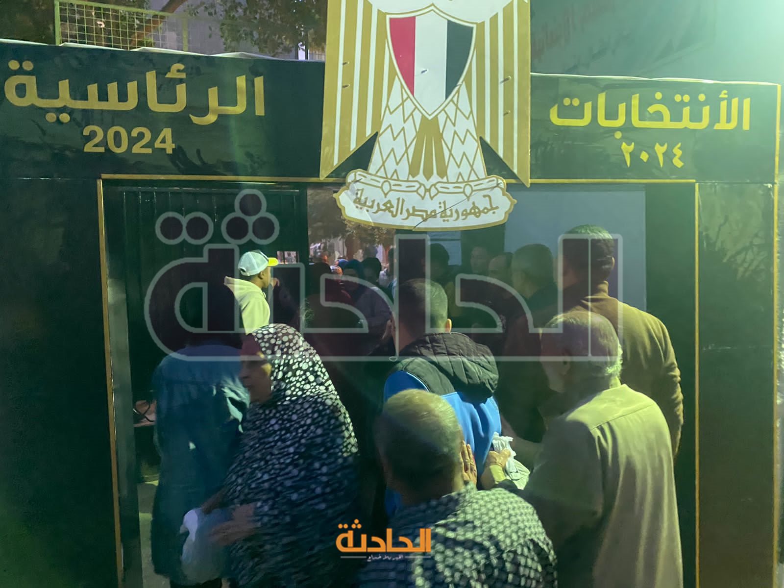 زحام من المواطنين أمام لجان الانتخابات الرئاسية في حلوان