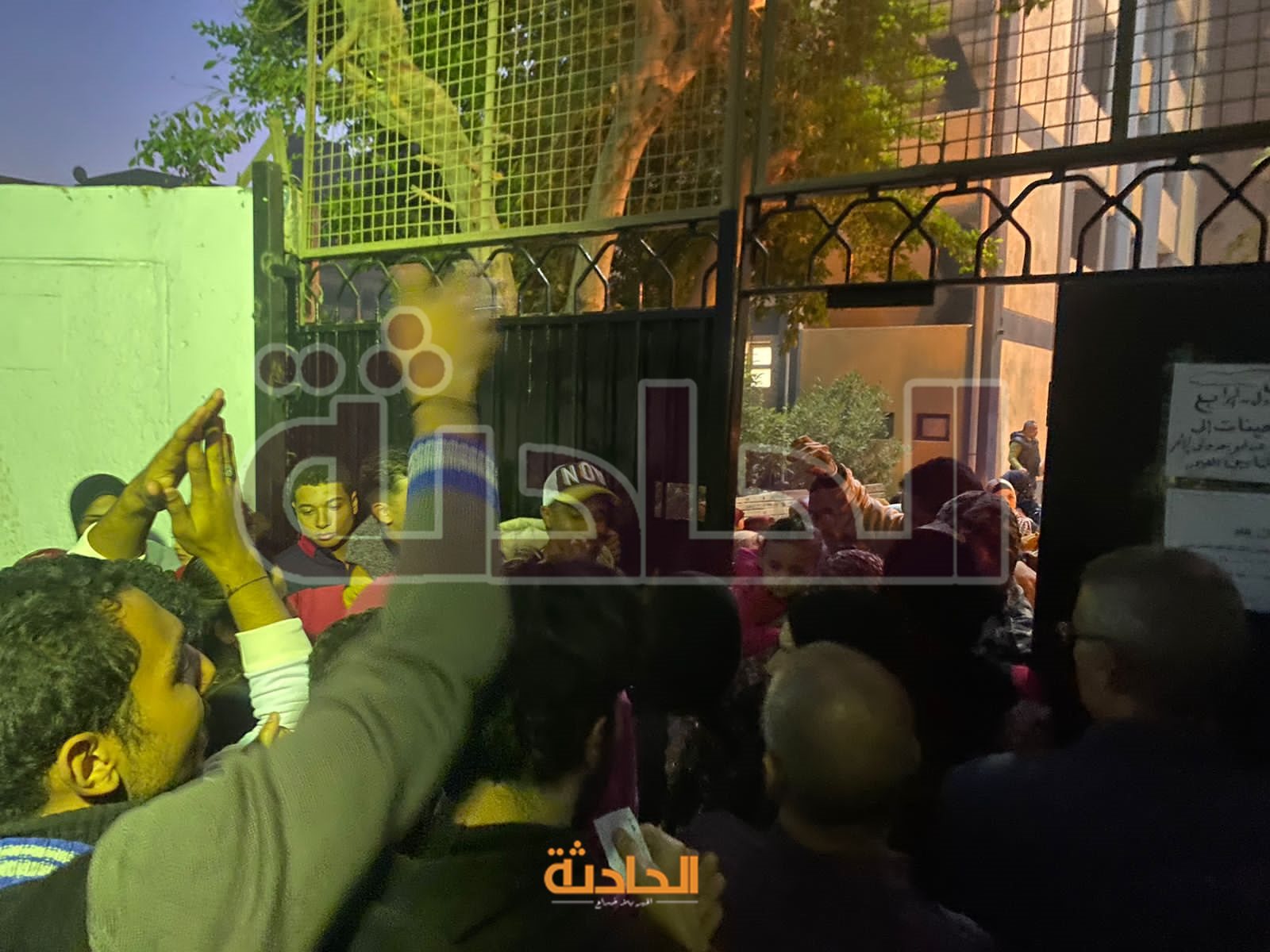 زحام من المواطنين أمام لجان الانتخابات الرئاسية في حلوان