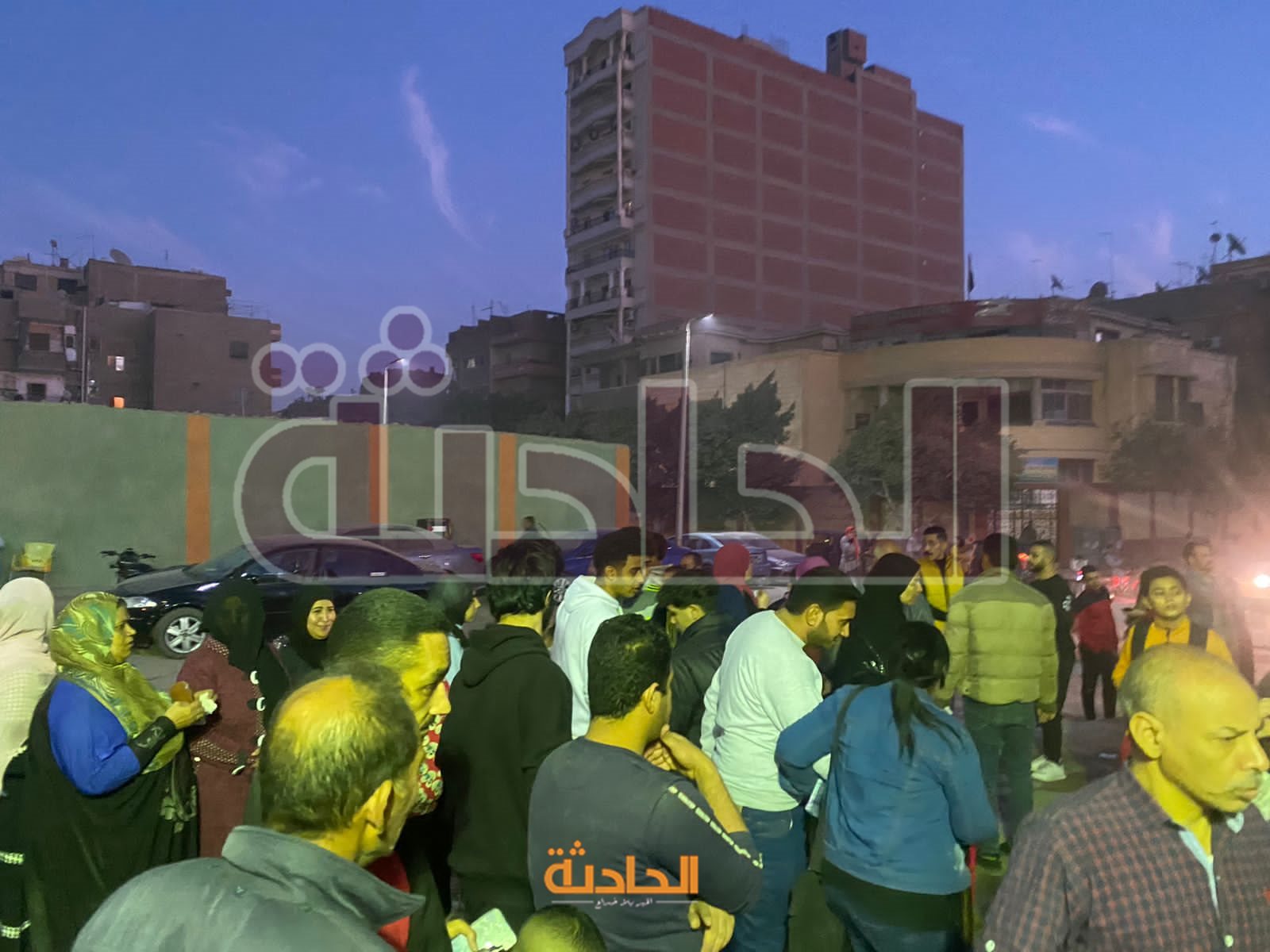 زحام من المواطنين أمام لجان الانتخابات الرئاسية في حلوان