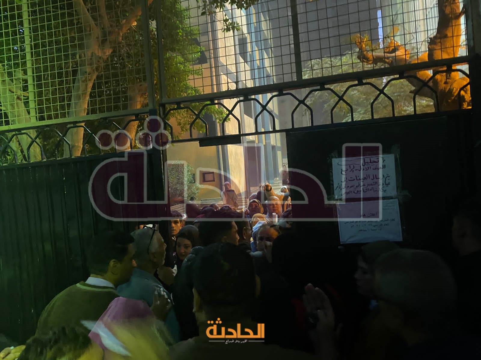 زحام من المواطنين أمام لجان الانتخابات الرئاسية في حلوان