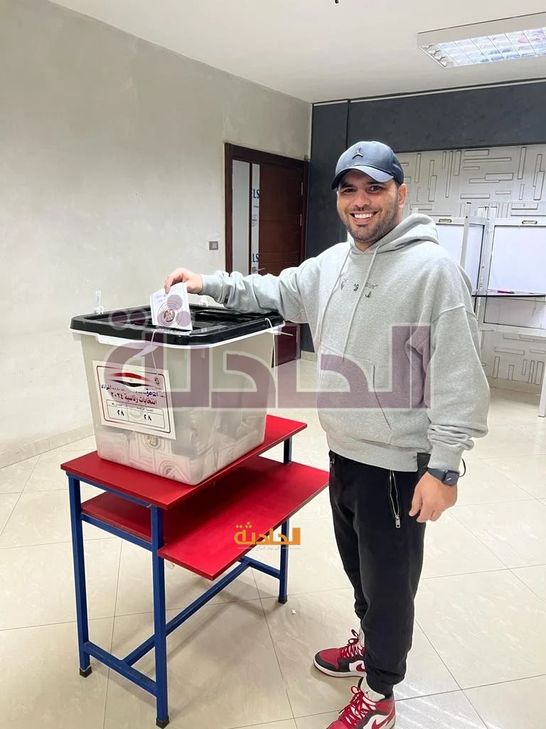 عماد متعب ومحمد فضل يدليان بصوتهما في الانتخابات الرئاسية