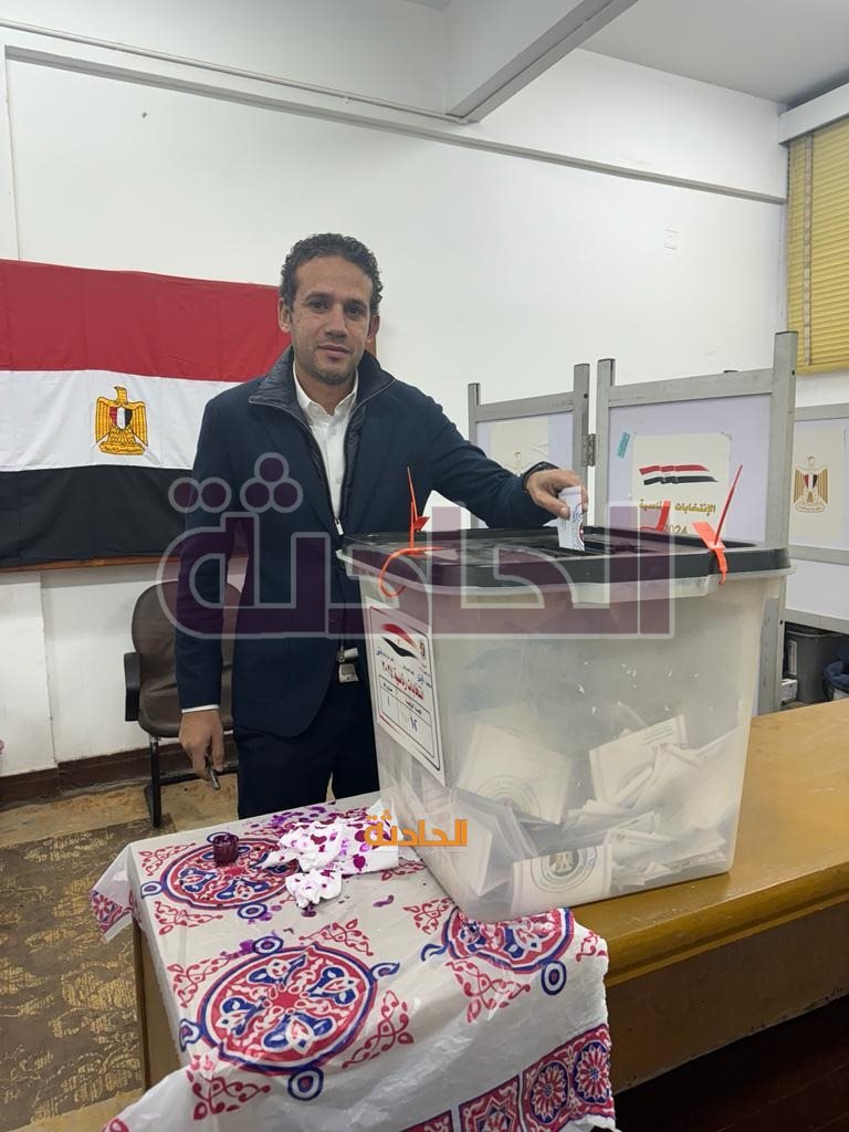 عماد متعب ومحمد فضل يدليان بصوتهما في الانتخابات الرئاسية