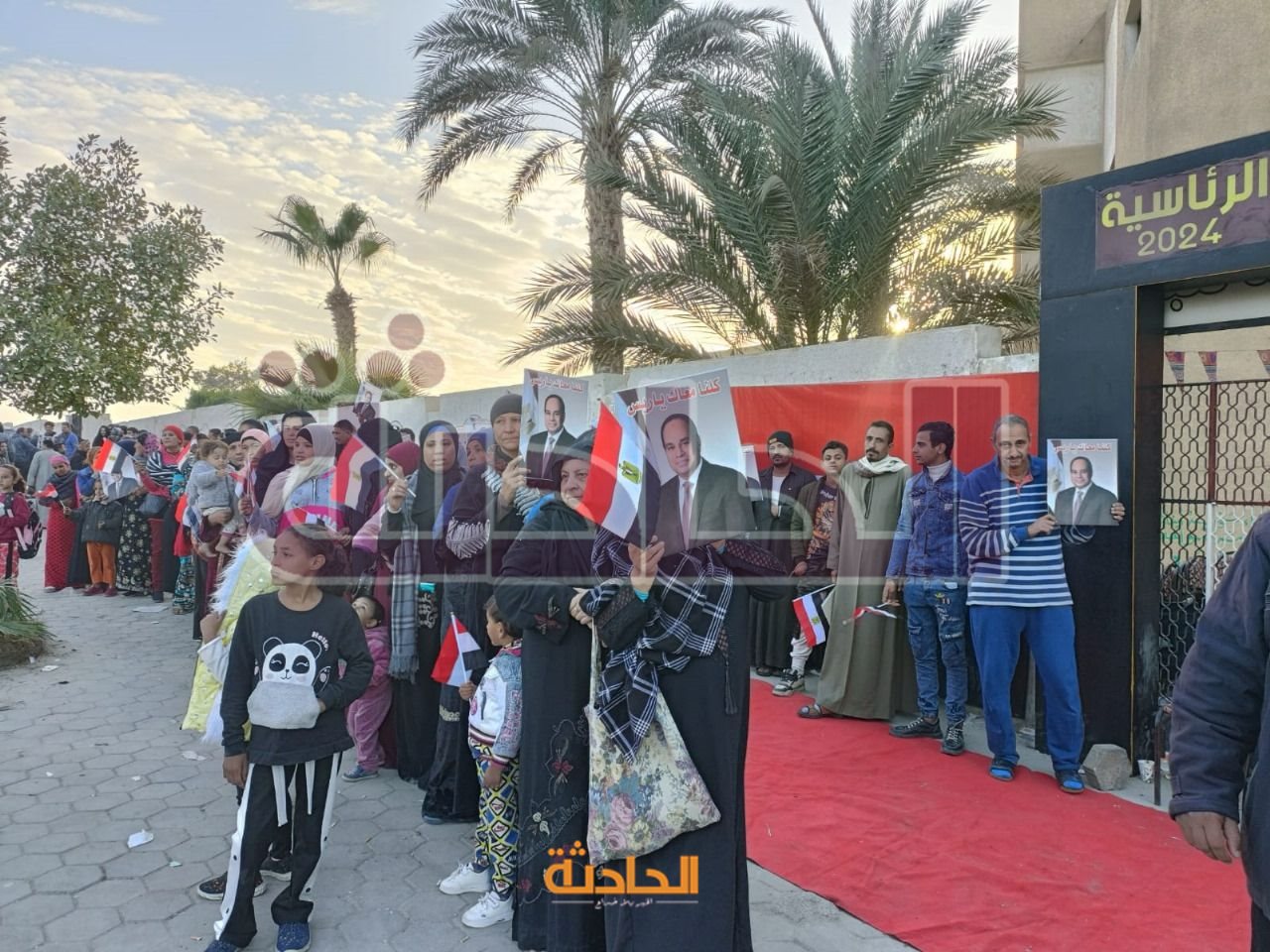 توافد المواطنين على المقار الانتخابية بالقاهرة قبل بدء التصويت في اليوم الثاني