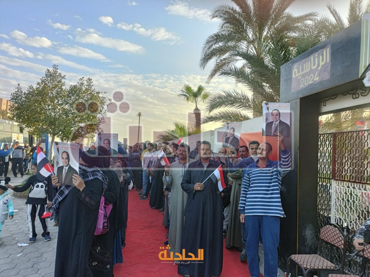 توافد المواطنين على المقار الانتخابية بالقاهرة قبل بدء التصويت في اليوم الثاني