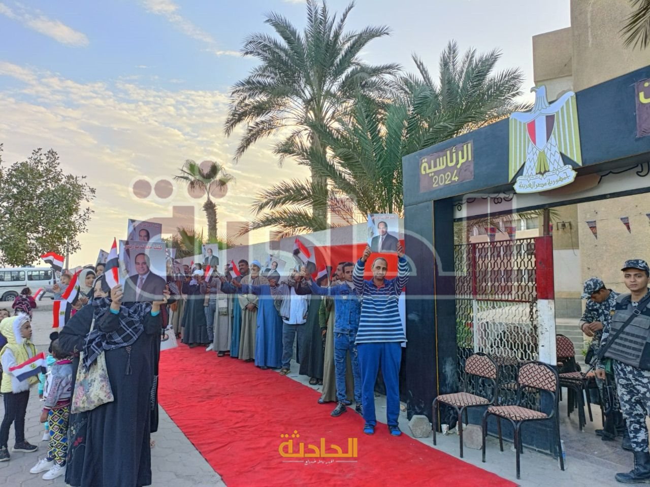 توافد المواطنين على المقار الانتخابية بالقاهرة قبل بدء التصويت في اليوم الثاني