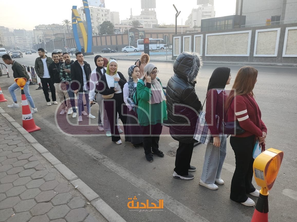 توافد المواطنين على المقار الانتخابية بالقاهرة قبل بدء التصويت في اليوم الثاني