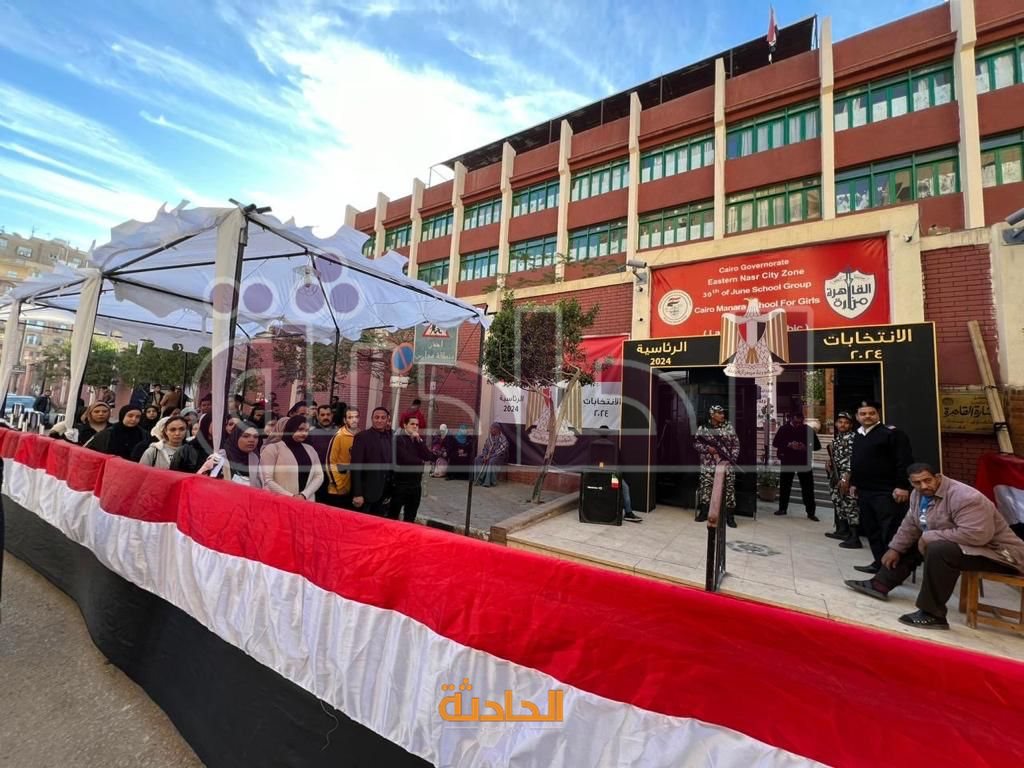 توافد المواطنين على المقار الانتخابية بالقاهرة قبل بدء التصويت في اليوم الثاني