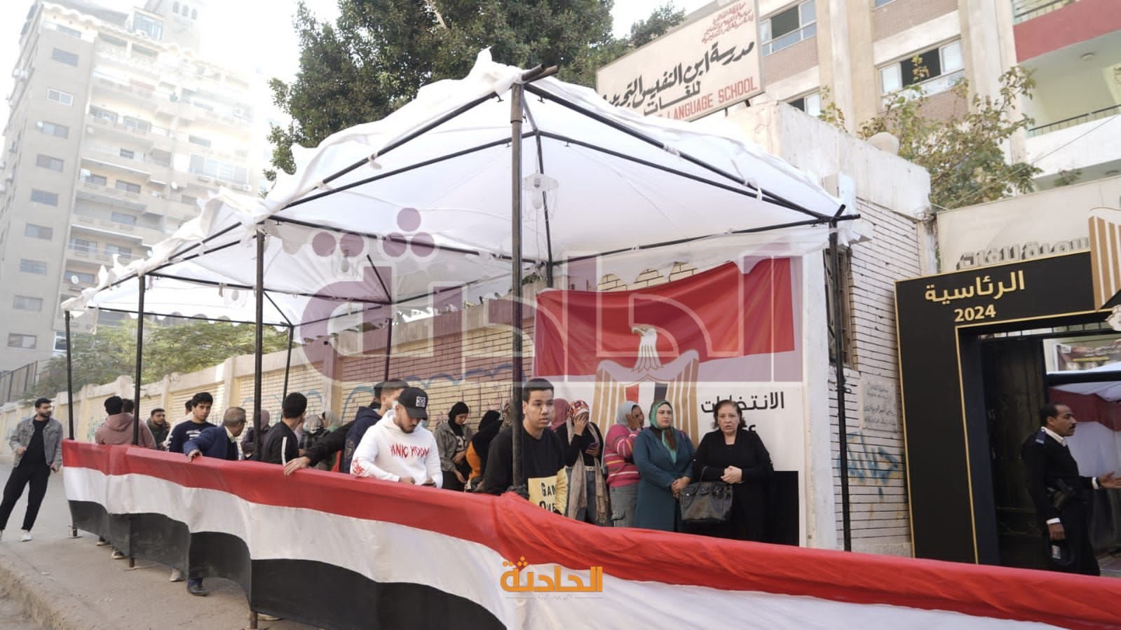 حضور لافت للمواطنين أمام المقار الانتخابية بمدينة نصر والساحل