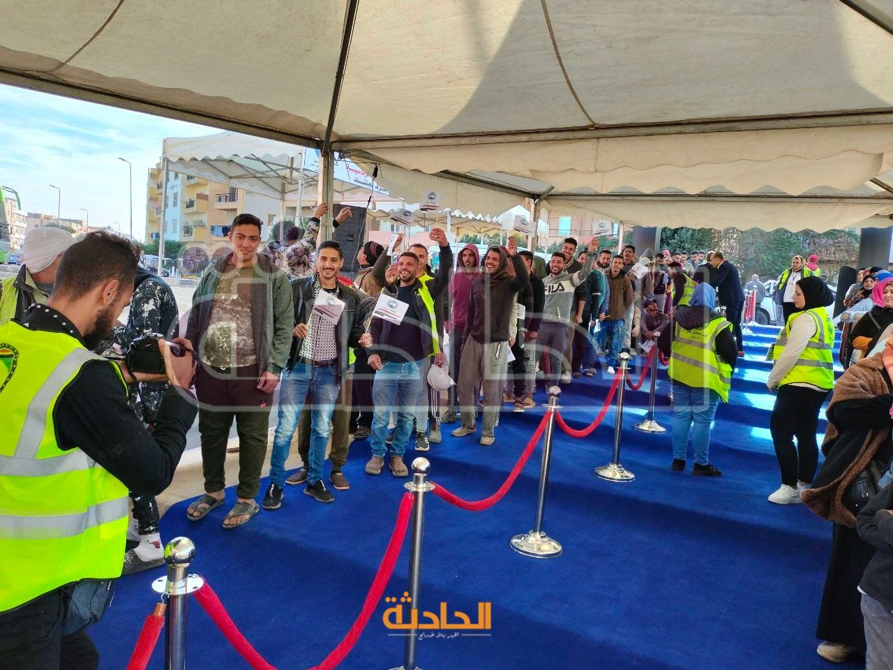 تزاحم المواطنين على اللجان الانتخابية في مدينة بدر