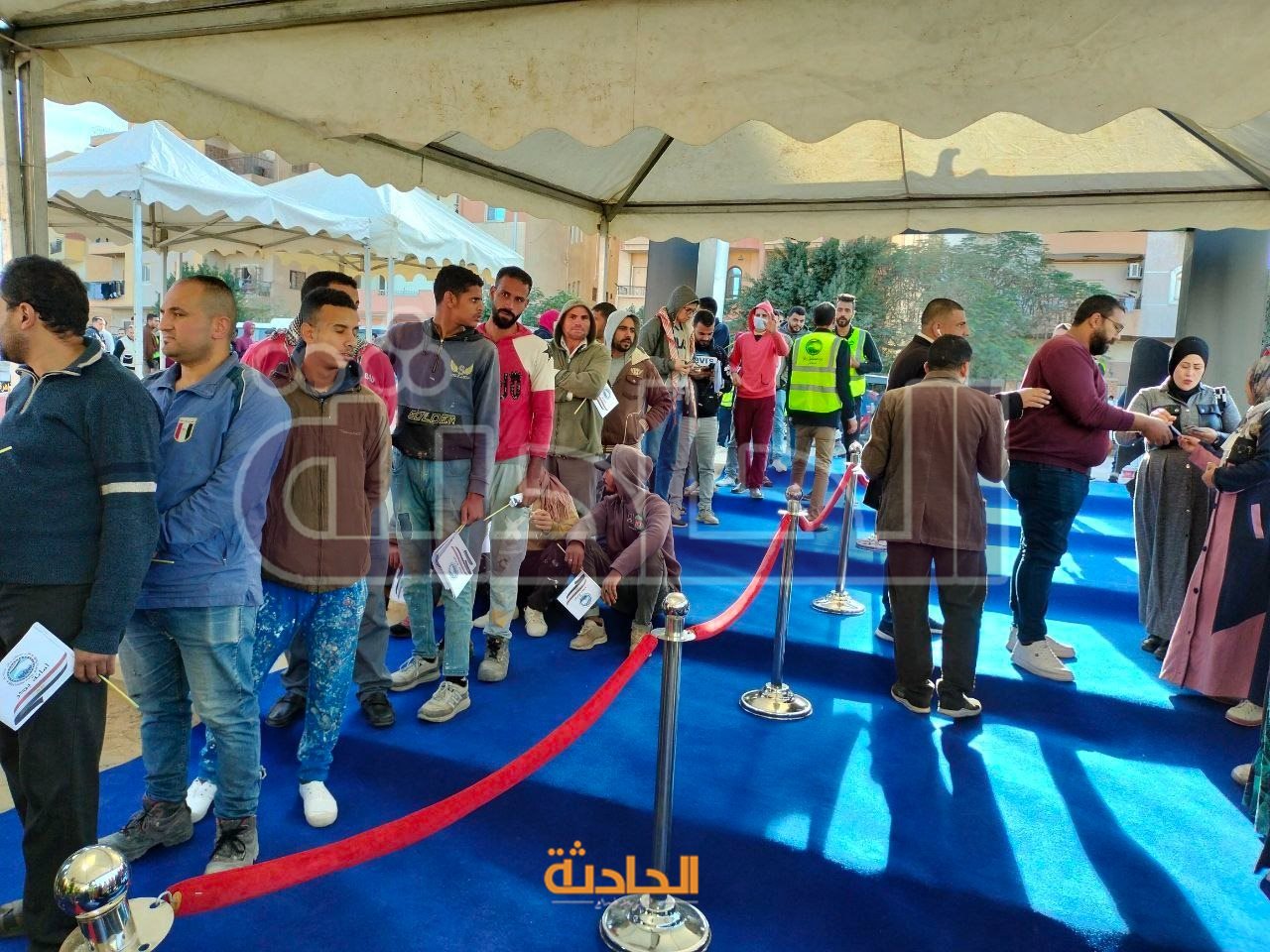 تزاحم المواطنين على اللجان الانتخابية في مدينة بدر