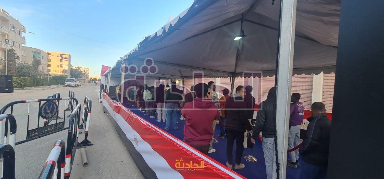تزاحم المواطنين على اللجان الانتخابية في مدينة بدر