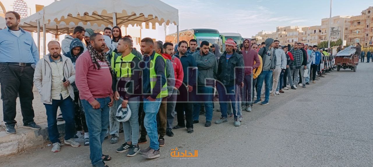 تزاحم المواطنين على اللجان الانتخابية في مدينة بدر