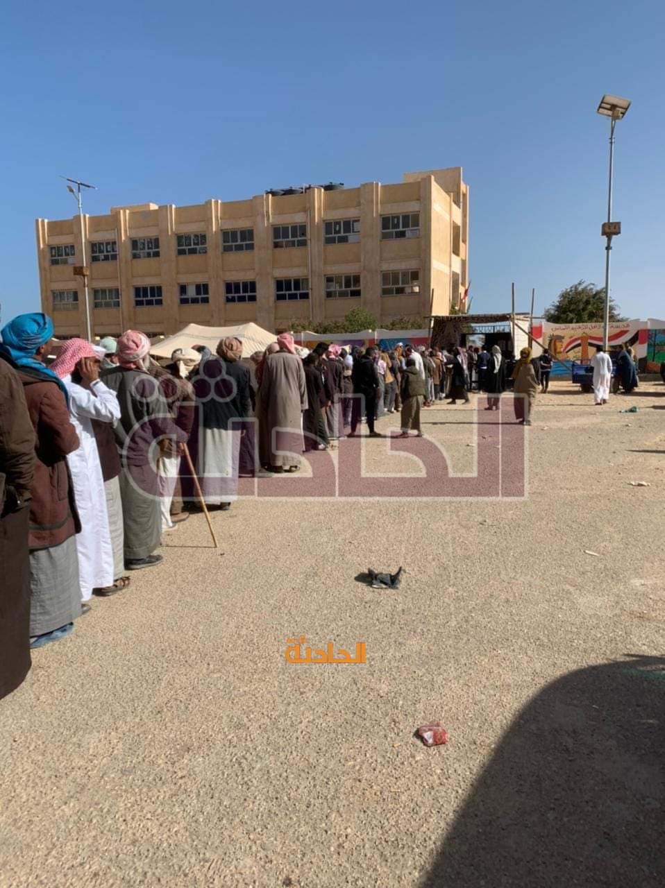 احتشاد الناخبين أمام اللجان الانتخابية بمطروح