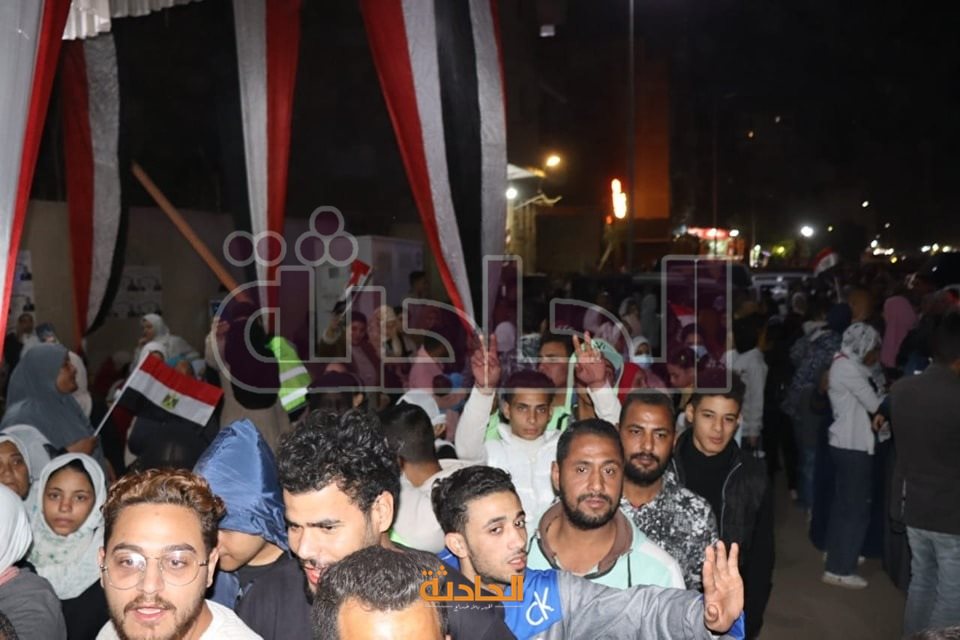 جموع غفيرة من المواطنين في الخصوص والخانكة أمام المقار الانتخابية