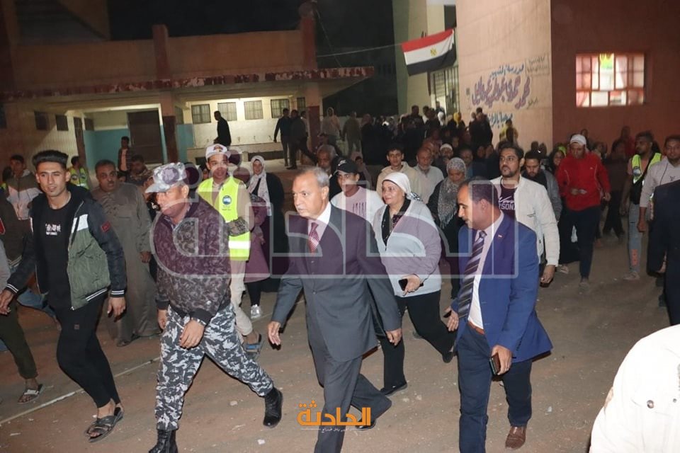 جموع غفيرة من المواطنين في الخصوص والخانكة أمام المقار الانتخابية