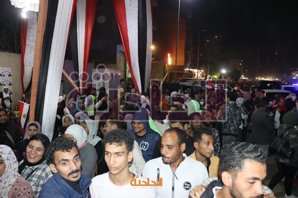 جموع غفيرة من المواطنين في الخصوص والخانكة أمام المقار الانتخابية