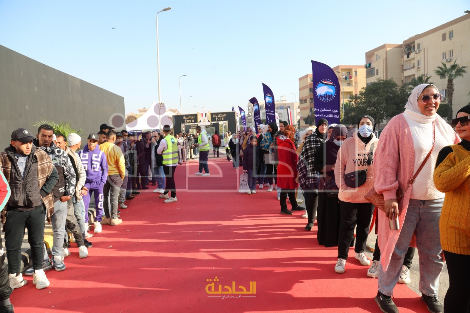تزاحم المواطنين أمام المقار الانتخابية