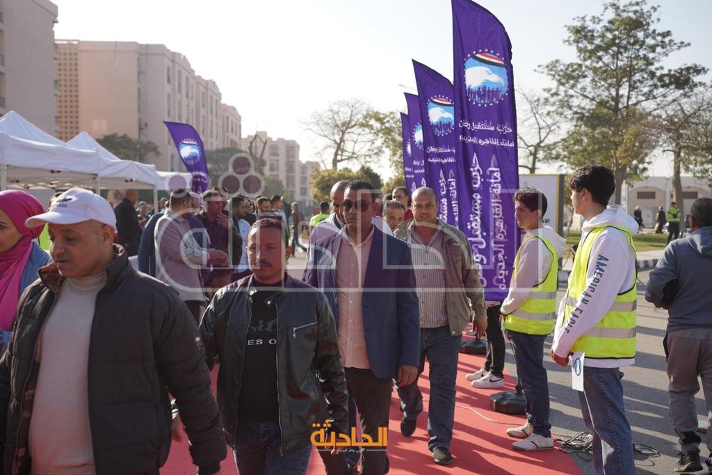 تزاحم المواطنين أمام المقار الانتخابية