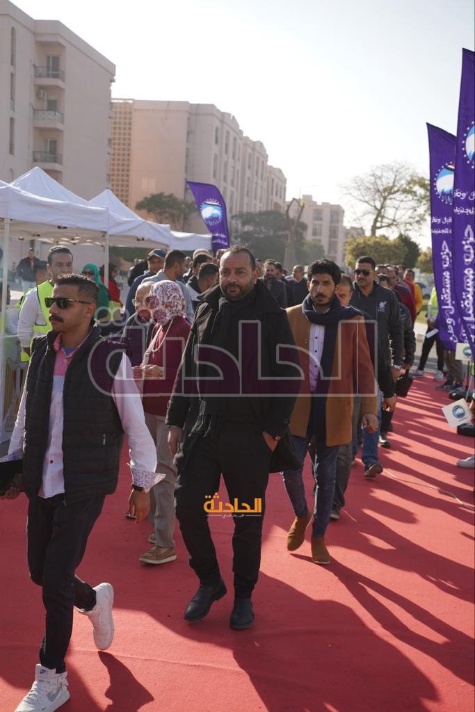 تزاحم المواطنين أمام المقار الانتخابية