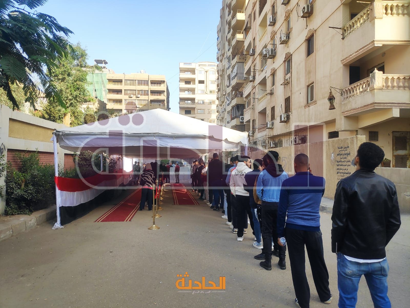 تزاحم المواطنين أمام المقار الانتخابية