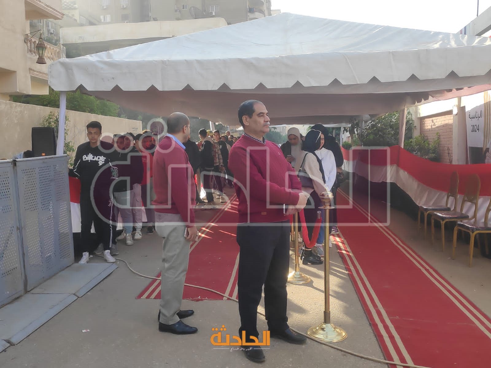 تزاحم المواطنين أمام المقار الانتخابية